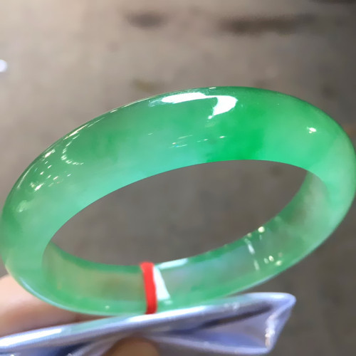 天然緬甸翡翠玉手鐲冰種陽滿綠飄花玉鐲子冰種水潤通透翡翠手鐲女