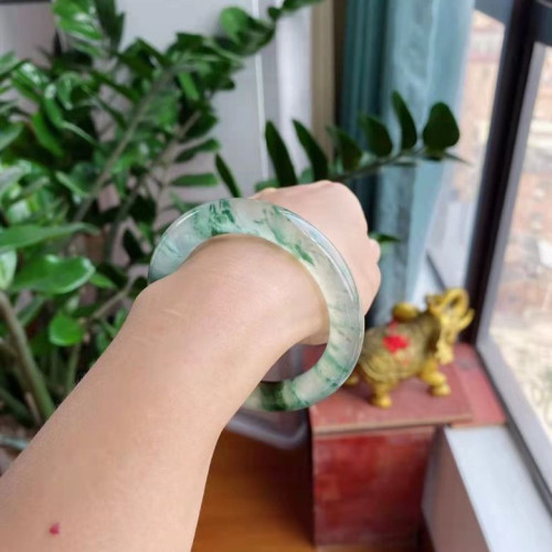 天然翡翠手鐲冰種飄花翡翠玉手鐲陽綠色緬甸翡翠圓條冰透手鐲女款