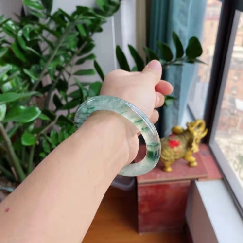 天然翡翠手鐲冰種飄花翡翠玉手鐲陽綠色緬甸翡翠圓條冰透手鐲女款