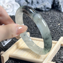 翡翠冰種墨色飄花玉鐲子正圈翡翠手鐲緬甸老坑処理圓條玉石平安鐲
