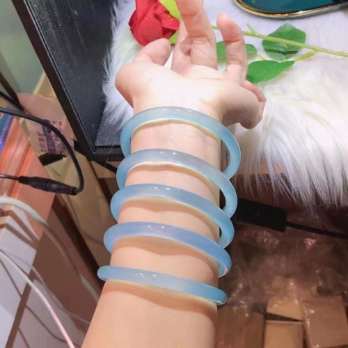 新款柔藍一水手鐲海藍寶色天然玉髓圓條手鐲天青凍美人條手飾6mm