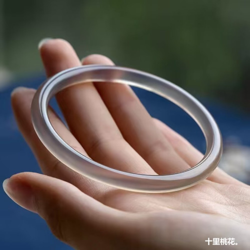 批髮玉髓瑪瑙手鐲冰種叮噹鐲少女美人條仙女鐲灰瑪瑙圓條手鐲飾品
