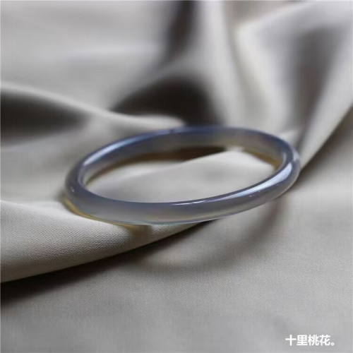 批髮玉髓瑪瑙手鐲冰種叮噹鐲少女美人條仙女鐲灰瑪瑙圓條手鐲飾品