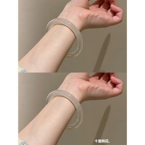 天然冰種香檳色瑪瑙手鐲女高級馬達加斯加細圓條冰透玉髓鐲子百搭