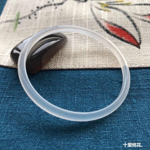 天然瑪瑙手鐲冰種荔枝凍白玉髓手鐲女細圓條叮噹鐲菸灰色極細玉鐲