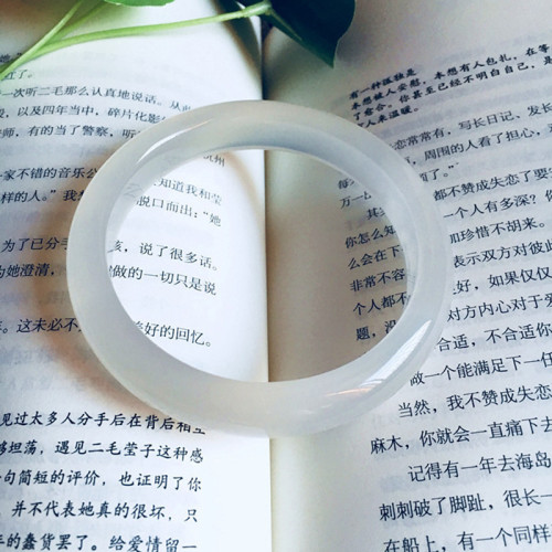 天然冰種瑪瑙鐲子冰種白玉髓手鐲瑪瑙手鐲女款寬通透潤澤送禮收藏