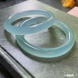 巴西冰種玉髓天青色湖水藍復古圓條手鐲瑪瑙水潤淺藍色淺油青玉鐲