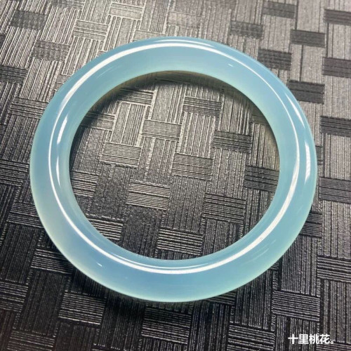 巴西冰種玉髓天青色湖水藍復古圓條手鐲瑪瑙水潤淺藍色淺油青玉鐲