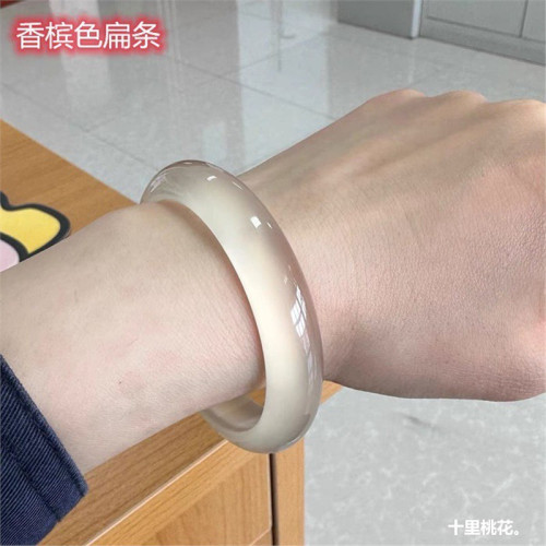 襯膚女白荔枝手鐲凍起熒光冰種瑪瑙香檳色鐲子玉髓馬達加斯加扁條