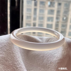 天然瑪瑙手鐲白月光氣質優雅少女款冰種馬料淺香檳色圓條玉髓鐲子