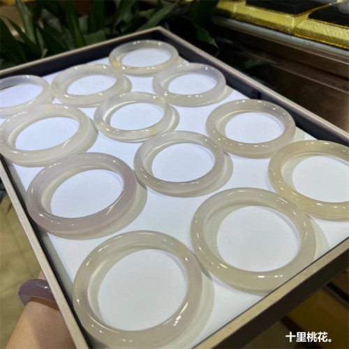 天然瑪瑙手鐲白月光氣質優雅少女款冰種馬料淺香檳色圓條玉髓鐲子