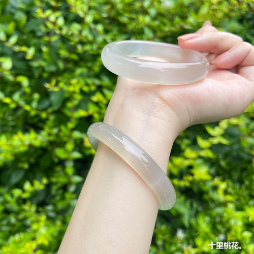 天然高冰種白月光荔枝凍瑪瑙手鐲少女款古風圓條玉鐲玉髓鐲子原創