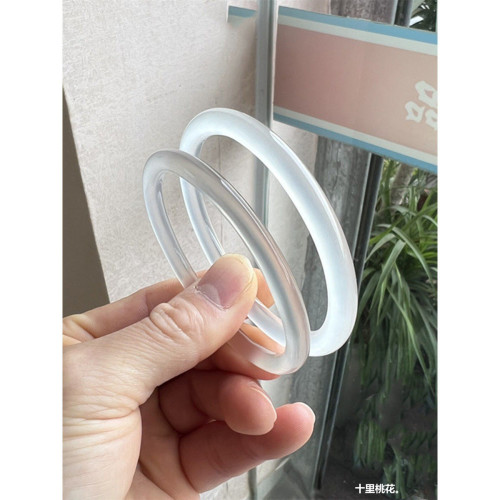 天然細白冰瑪瑙手鐲少女多款原鑛色玉石玉髓手鐲子叮噹手鐲寬6mm
