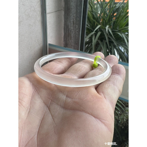 天然細白冰瑪瑙手鐲少女多款原鑛色玉石玉髓手鐲子叮噹手鐲寬6mm