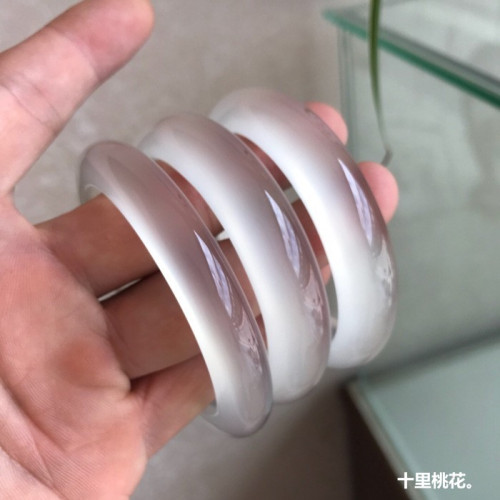 高白冰種瑪瑙手鐲香檳色荔枝凍馬達加斯加白月光瑪瑙玉髓鐲子玉石
