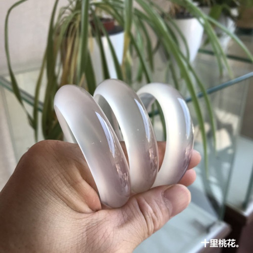 高白冰種瑪瑙手鐲香檳色荔枝凍馬達加斯加白月光瑪瑙玉髓鐲子玉石