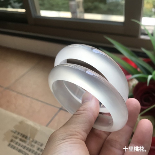 高白冰種瑪瑙手鐲香檳色荔枝凍馬達加斯加白月光瑪瑙玉髓鐲子玉石