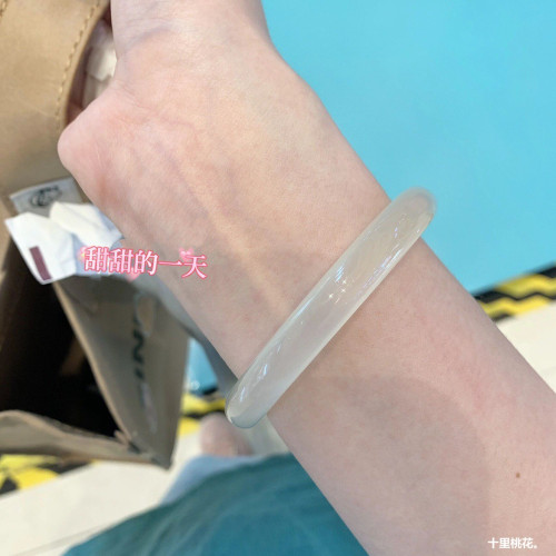 天然玉髓瑪瑙手鐲女細圓條美人鐲子瑪瑙高冰透冰種叮噹荔枝凍閨蜜