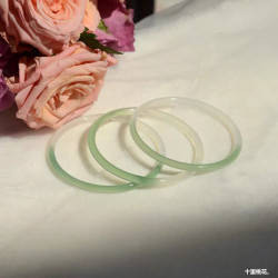 半山半水瑪瑙美人鐲翡翠色天然漸變油青色瑪瑙手鐲女款玉髓叮噹鐲
