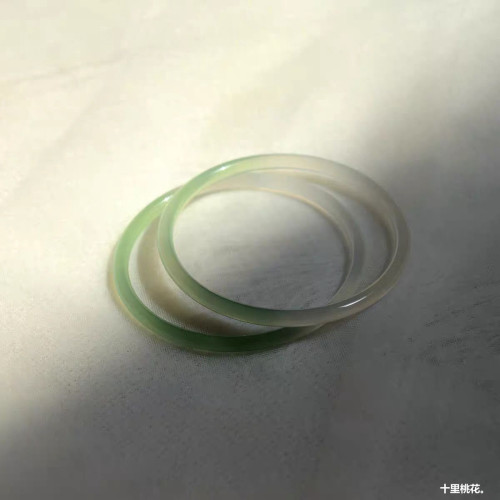 半山半水瑪瑙美人鐲翡翠色天然漸變油青色瑪瑙手鐲女款玉髓叮噹鐲