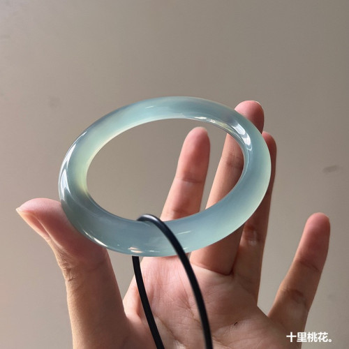 馬料老料庫裡藍玉髓手鐲女高冰種瑪瑙胖圓條手鐲天然正品高級顯白