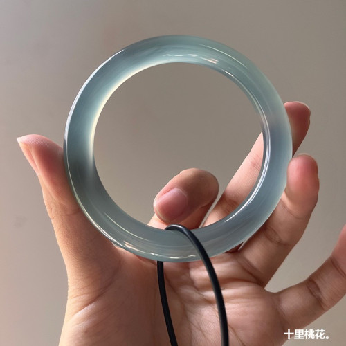 馬料老料庫裡藍玉髓手鐲女高冰種瑪瑙胖圓條手鐲天然正品高級顯白