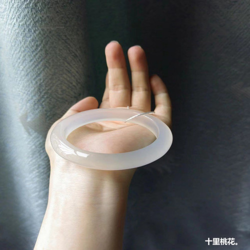 天然冰透高冰白月光荔枝凍瑪瑙正圈手鐲冰種玻璃種香檳玉髓鐲子女