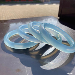 巴西冰種玉髓天青色湖水藍復古圓條手鐲 瑪瑙水潤淺藍色原色玉鐲