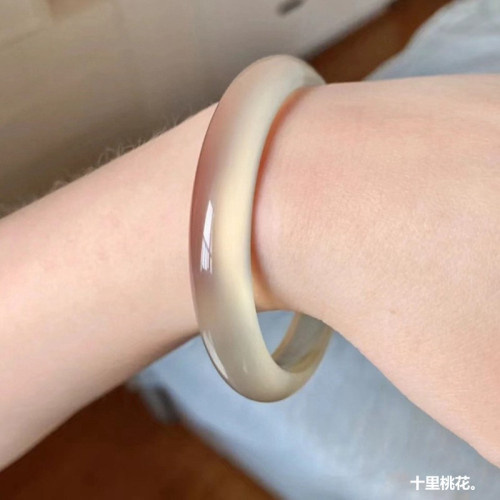 馬達加斯加原色瑪瑙手鐲女白冰種香檳金色玉髓鐲子荔枝凍玉手鐲女