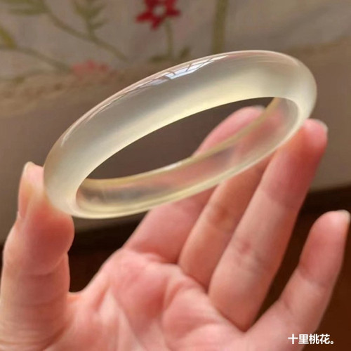 馬達加斯加原色瑪瑙手鐲女白冰種香檳金色玉髓鐲子荔枝凍玉手鐲女