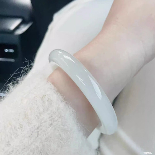 瑪瑙月光玉百搭手鐲女生年輕款荔枝凍翡翠手環白玉髓冰種飄花手鐲