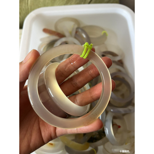 天然香檳金瑪瑙手鐲冰透玉髓鐲子女冰種白月光馬料手鐲女款荔枝凍