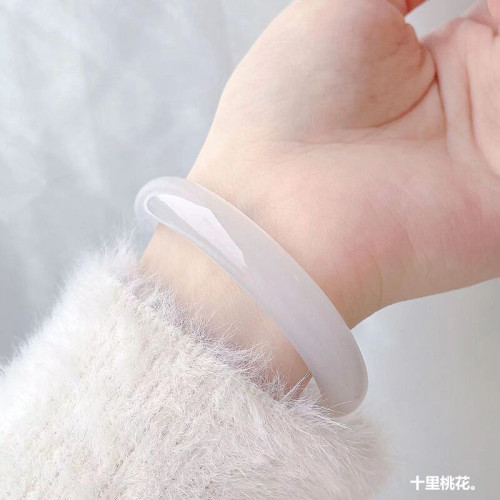 高冰瑪瑙手鐲白月光荔枝凍瑪瑙手鐲女天然玉髓鐲子冰種玉鐲少女款