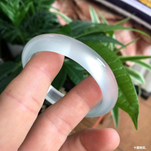 馬達加斯加瑪瑙手鐲女白冰種多款玉髓女鐲子荔枝凍起熒光襯膚送禮