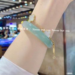 半山半水漸變綠透亮冰種瑪瑙手鐲女款油青扁條玉髓瑪瑙手鐲美人鐲