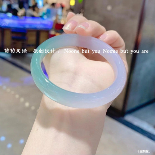 半山半水漸變綠透亮冰種瑪瑙手鐲女款油青扁條玉髓瑪瑙手鐲美人鐲