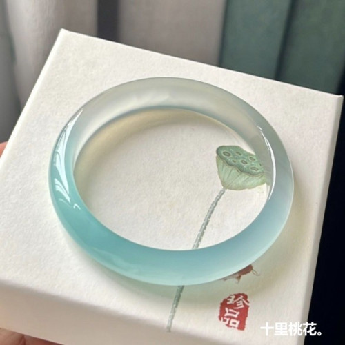 半山半水玉髓淡藍色嬭藍色瑪瑙手鐲女天然玉石漸變色鐲子新品包郵