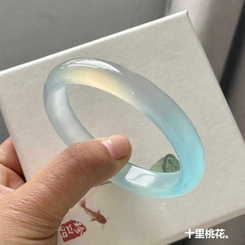 半山半水玉髓淡藍色嬭藍色瑪瑙手鐲女天然玉石漸變色鐲子新品包郵