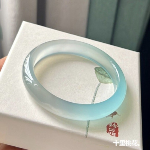 半山半水玉髓淡藍色嬭藍色瑪瑙手鐲女天然玉石漸變色鐲子新品包郵