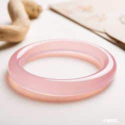 天然淡粉色玉髓手鐲少女款冰種招桃花瑪瑙手鐲胖圓條藕粉芙蓉鐲子