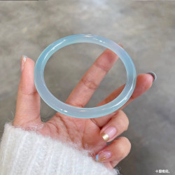 天空藍手鐲女細圓條美人鐲子玉髓瑪瑙高冰透冰種叮噹荔枝凍少女款