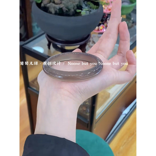 高級灰荔枝凍瑪瑙手鐲女天然玉髓鐲子冰種玉鐲高冰翡翠色手鐲女款