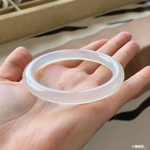 天然瑪瑙手鐲冰種白月光玉髓手鐲女年輕款荔枝凍手環高冰透叮噹鐲