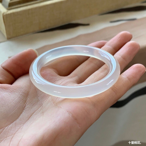 天然瑪瑙手鐲冰種白月光玉髓手鐲女年輕款荔枝凍手環高冰透叮噹鐲