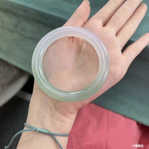 冰種油青色玉髓手鐲冰透衹此青綠瑪瑙玉鐲半山半水胖圓條玉髓手鐲