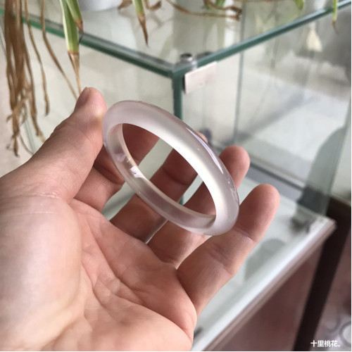 天然白冰種瑪瑙手鐲女款玉髓玉石手鐲熒光好剛性強白月光手鐲送禮