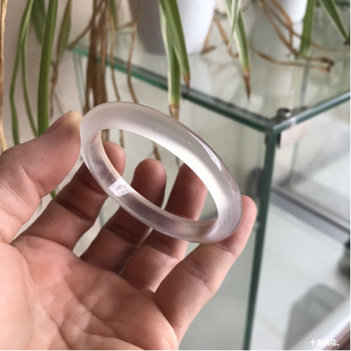 天然白冰種瑪瑙手鐲女款玉髓玉石手鐲熒光好剛性強白月光手鐲送禮