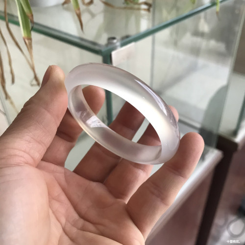 天然白冰種瑪瑙手鐲女款玉髓玉石手鐲熒光好剛性強白月光手鐲送禮