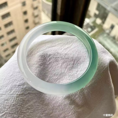 時尚新款遠山黛油青綠玉髓正圈手鐲瑪瑙半山半水玉石鐲子一件代髮