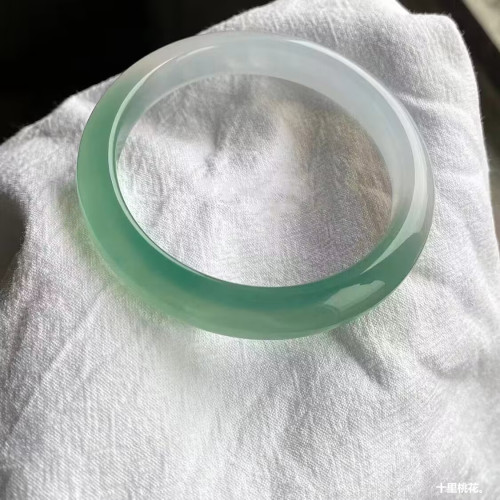 時尚新款遠山黛油青綠玉髓正圈手鐲瑪瑙半山半水玉石鐲子一件代髮